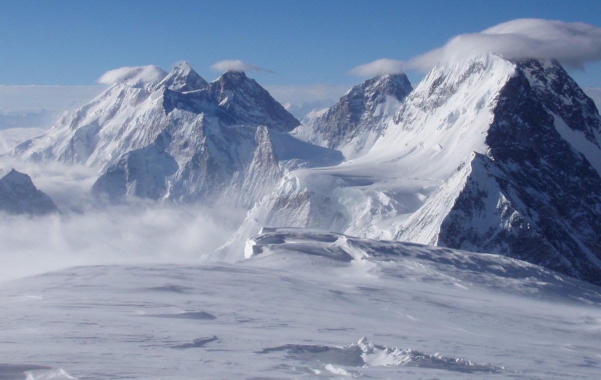 Pohled na Broad Peak a skupinu Gasherbrumu