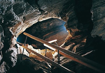 Chnovsk jeskyn