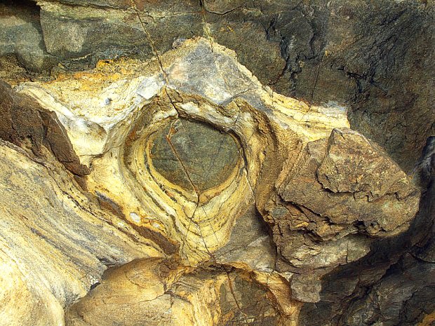Chnovsk jeskyn