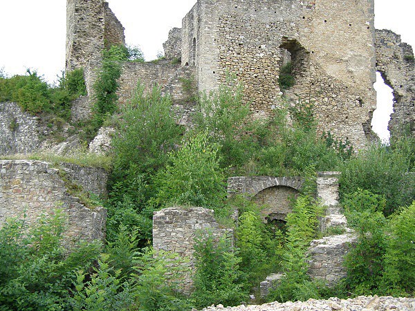Pevn zdi hradu Divn