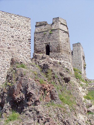 Horn hrad, Levice