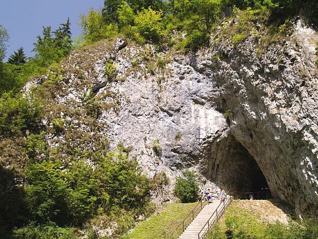 Vchod Kateinsk jeskyn