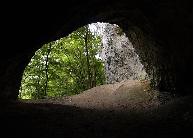 Vchod jeskyn Jchymka