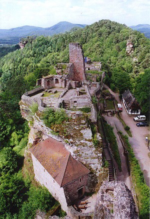 Altdahn (Nmecko) - pohled z hradu Altadahn na hrad