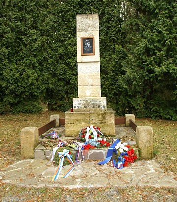 Pomnk Antonna Sochora v mst jeho tragick smrti roku 1950