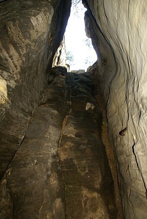 V jeskyni Li dry - pozstatky po dvn vstupov cest