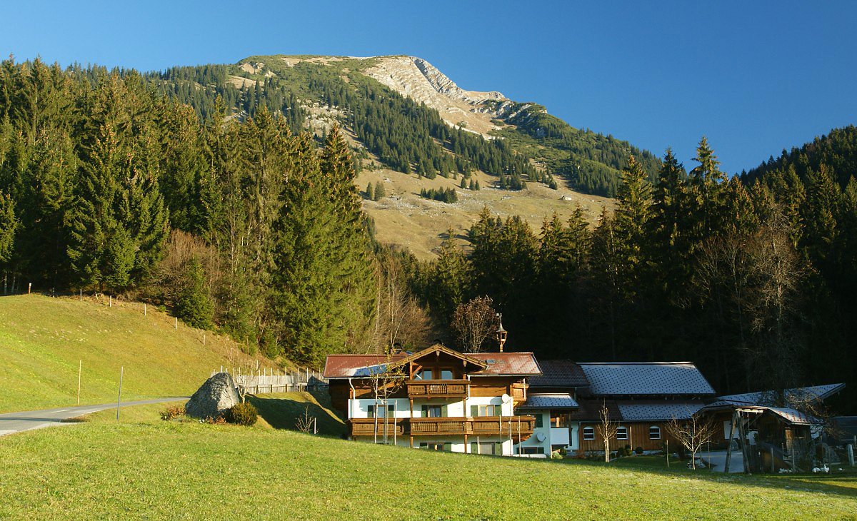 Gamsfeld (2027 m) od samot Fallenbach (935 m)