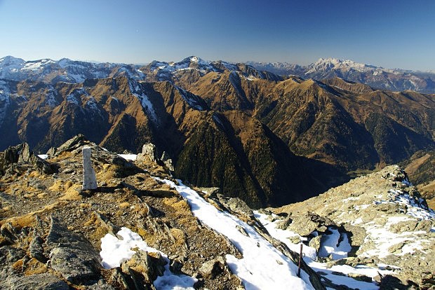 Schladminger Tauern a Dachstein (2 995 m) z vrcholu Gr. Knallstein (2 599 m)