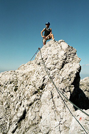 Sestup z Ellmauer Halt (2 344 m) klettersteigem Kaiserstaig