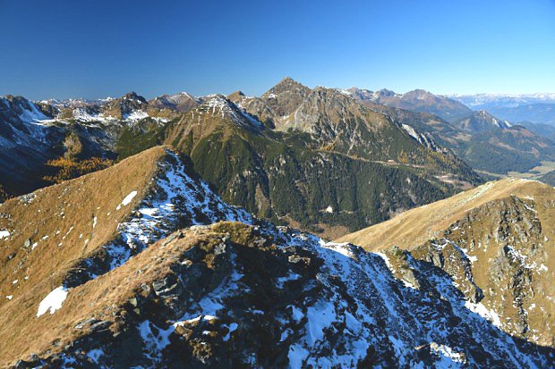 Pohled z vrcholu na Geierhaupt (2417 m) - nejvy vrchol Seckauer Alpen