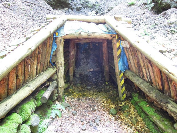 Zavalen tunel v sedle Tunel