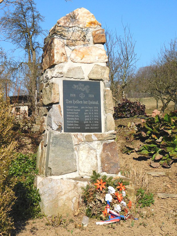 Pomnk v obci Benkov