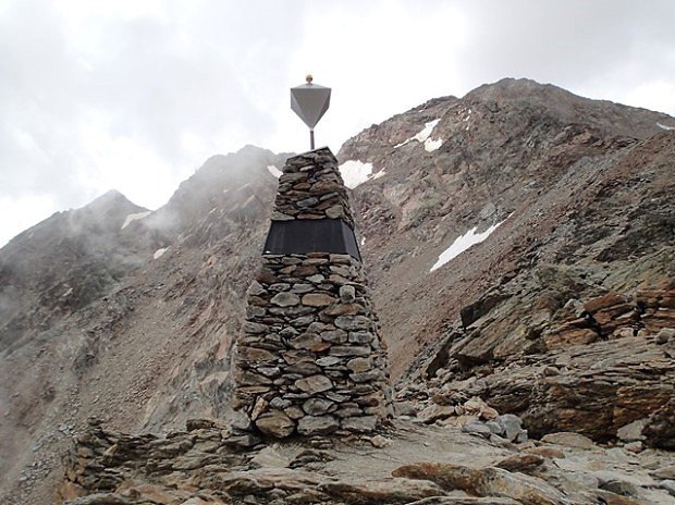 Msto nlezu tziho, vpravo vzadu vrchol Finailspitze (3 514 m)