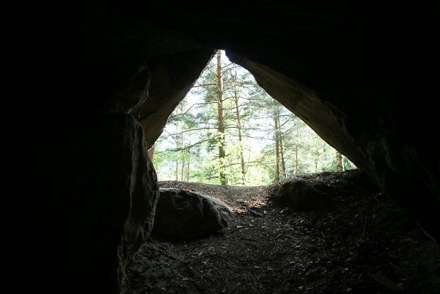 Pohled z jeskyn Waltro u Drnovce
