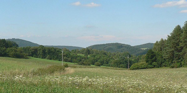 Vlevo epin (671 m), Podmokly - pohled k severu