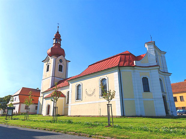 kostel sv. Petra a Pavla Bobrov