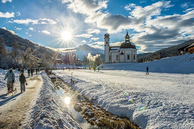 Krajina tyrolskch hor je v zim ndhern