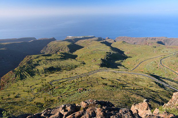 Pohled z vrcholu hory Fortaleza k jinmu pobe ostrova La Gomera