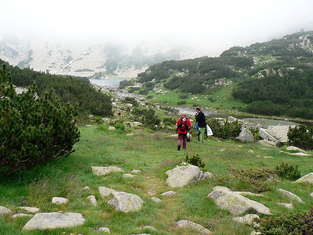 Ribno Banderishko jezero v pozad