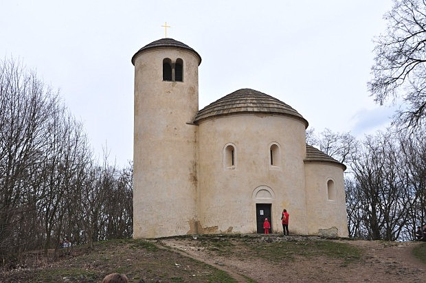 Rotunda na vrcholu hory p