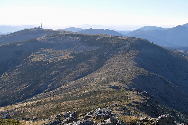 Hebenovka Cuerda Larga kon vrcholem Bola del Mundo s televiznmi vyslai